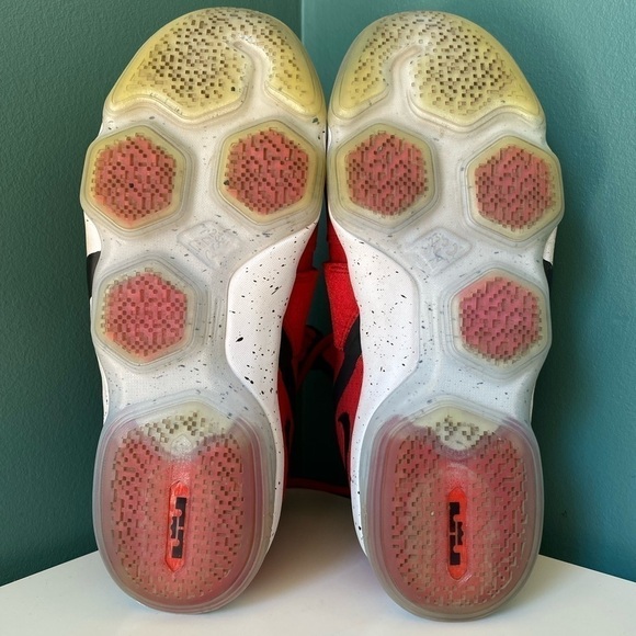 NIKE Lebron XIV GS 859468 600 University Red/ Black - White Youth 6 Womens 7.5 - Picture 10 of 16
